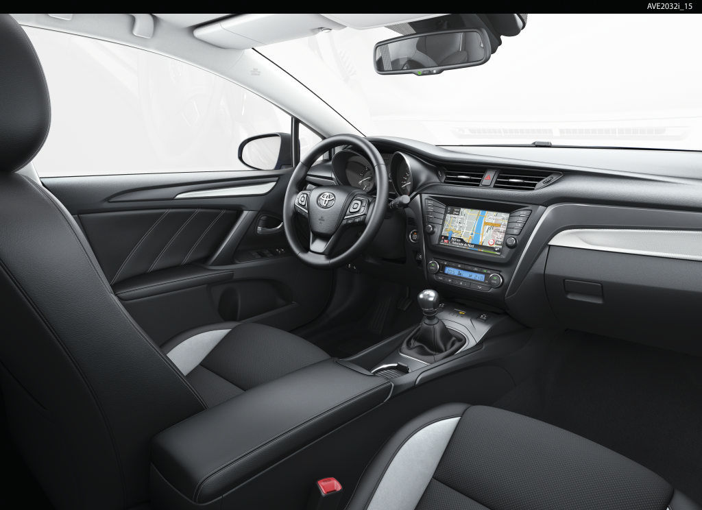 TOYOTA Avensis TS