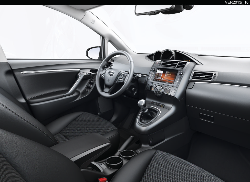 TOYOTA Verso